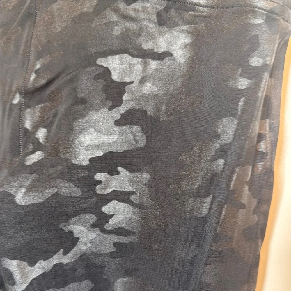 SPANX Camo Black Full-Length Leggings Slim Fit - Picture 4 of 4